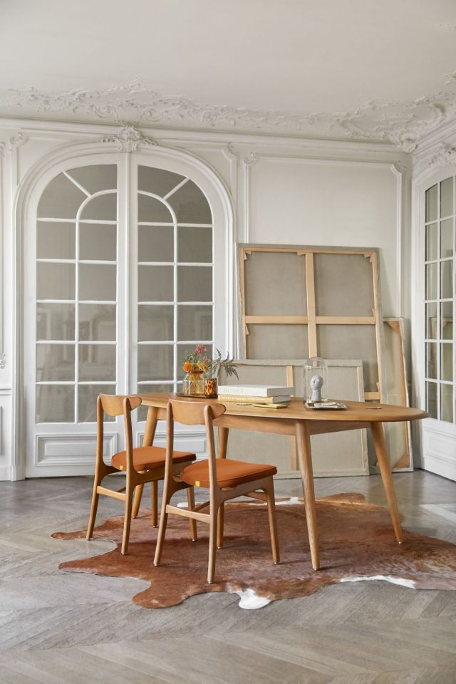 Krzesło Hałasa w reedycji przez 366 Concept. Źródło https://www.architekturaibiznes.pl/